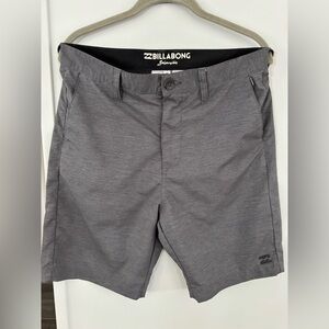 Men’s Billabong Submersibles hybrid shorts in gray, size 30 NWOT